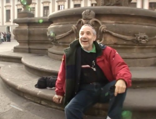 Lloyd Kaufman conquering Prague Castle